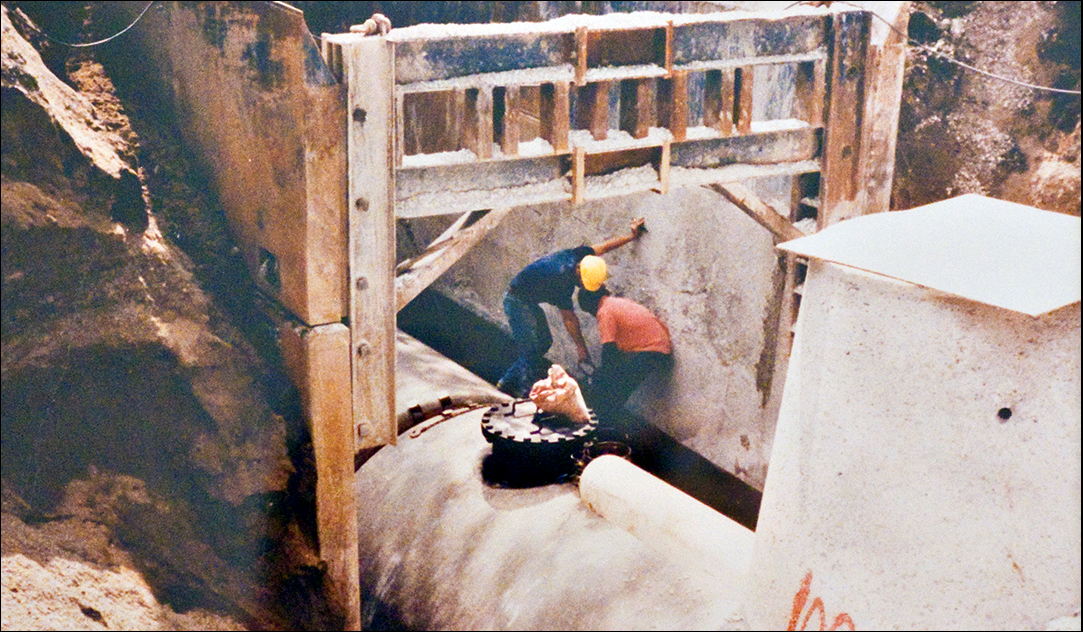 2 people in a trench installing large diameter pipeline
